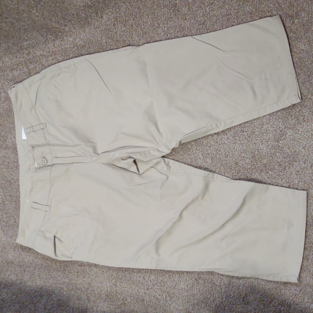 Columbia khaki capris EUC